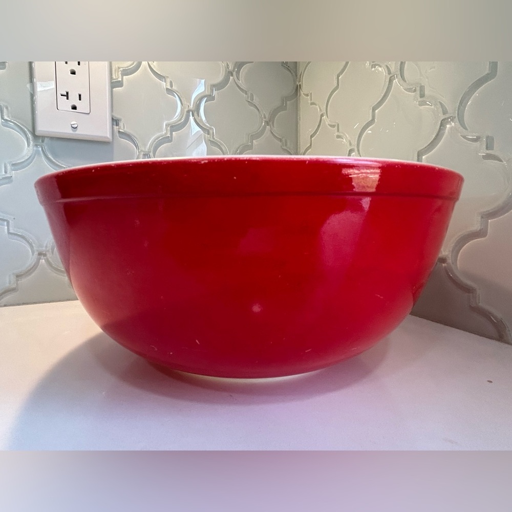 Vintage MCM Pyrex Red 404 4 Qt. Nesting Mixing Bowl Early 1960’s Large Milkglass - Picture 2 of 4